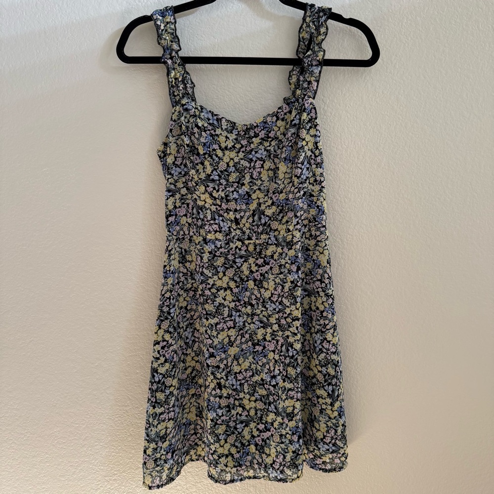 Dynamite Floral V Neck Sleeveless Mini Dress Size S